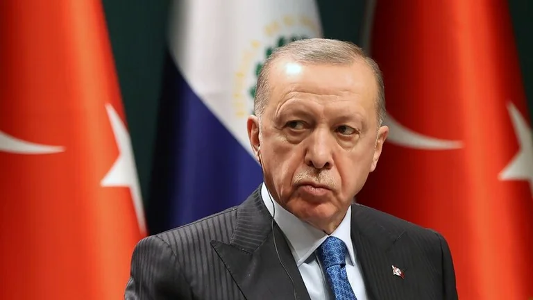Pourquoi Erdogan bloque la Finlande, la voie de l'OTAN en Suède