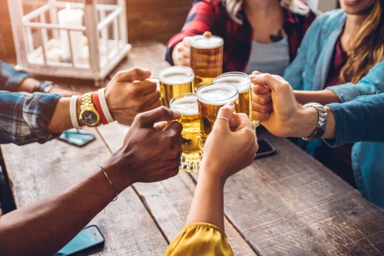 La consommation d'alcool pendant la journée l'affecte différemment la nuit, mais comment?