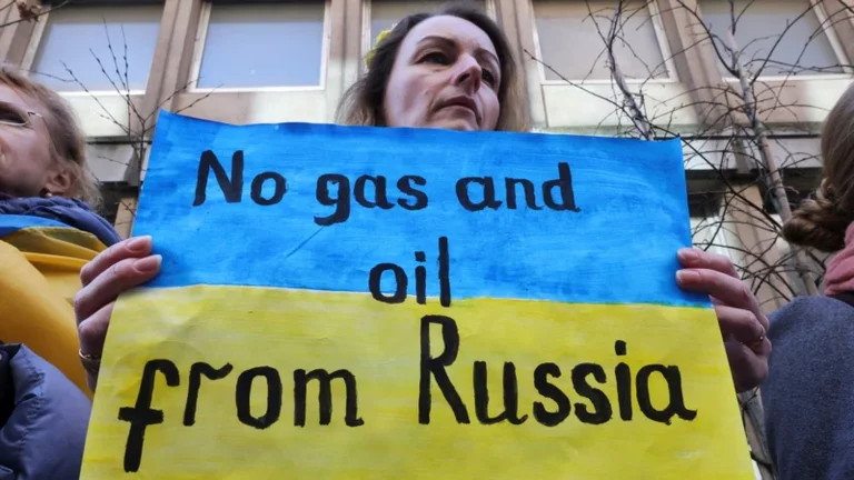 L'Ukraine déçue par les sanctions contre le pétrole russe : trop tard et insuffisant