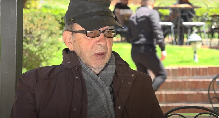 Ismail Kadare quitte Paris : Pourquoi a-t-il décidé de rentrer en Albanie ?