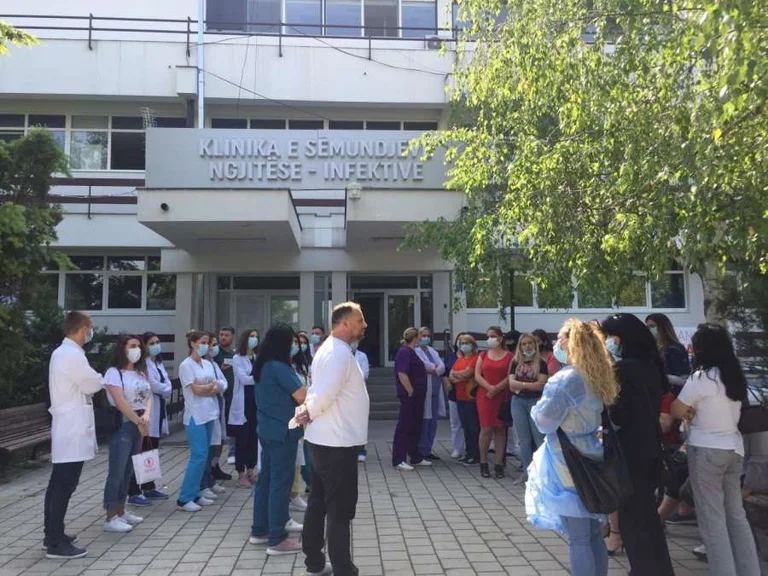 Sejdiu: Demande de maintien de contrats permanents pour le personnel supplémentaire de COVID-19
