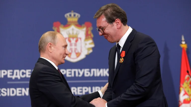 Statut, réactions de l'opposition à l'accord Serbie-Russie