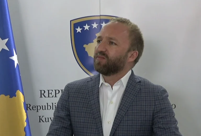 Tahiri : Nous attendons de Kurt qu'il réfléchisse et fasse rapport au pays pour ses réunions à l'étranger