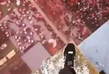 Das ist das erschreckendste Video, das du je gesehen hast. Schau, was Liverpool Fan macht.