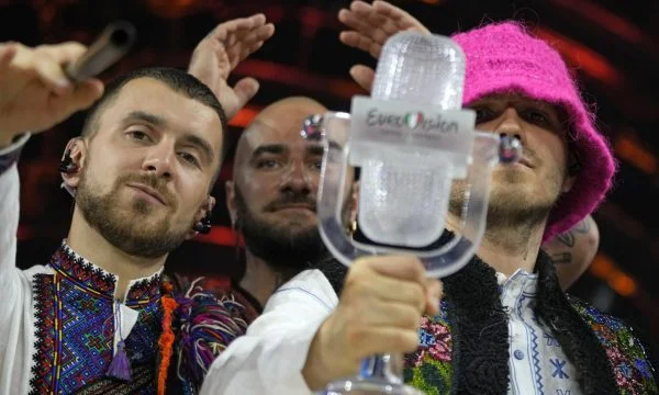 Trophée Eurovision vendu pour acheter des chutes pour l'Ukraine
