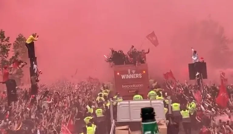 D'autres luttent en vain, les fans de Liverpool sont les plus fous du monde.