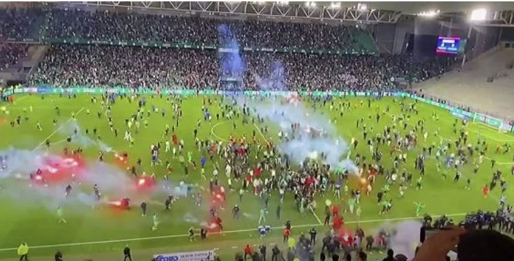 Fans attack Saint-Etienne's team after falling by the league
