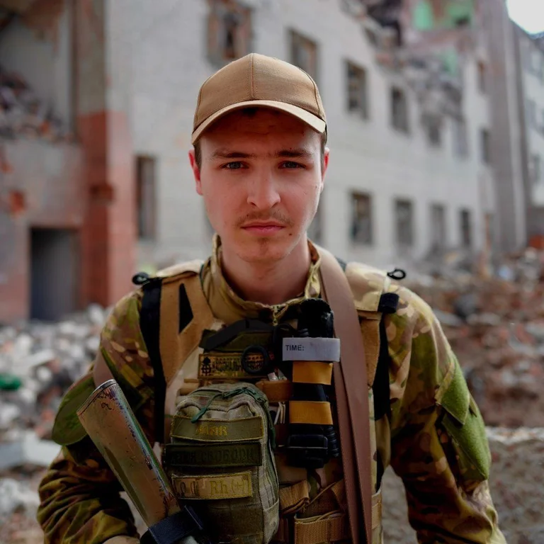 La confession de l'étudiant ukrainien qui a saisi des armes pour combattre : Des amis meurent dans vos bras