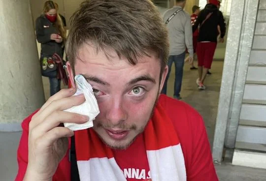 Peccato per la UEFA e la polizia francese, Spra, così come per la fan speciale di Liverpool.