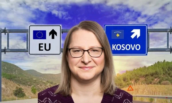 EU official shows how many signatures have been collected for abolishing visas for Kosovo