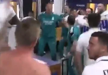 Das zeigte sich nicht auf TV. Schau dir an, was Hazard im Ankleidezimmer getan hat.