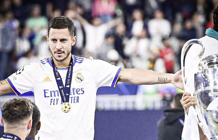 Tu savais... Chelsea aurait beaucoup d'argent sur le dos de Hazard.