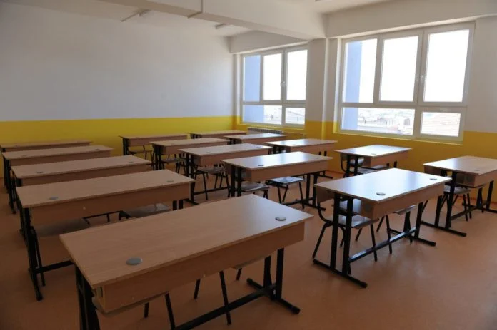 100 primary education students abandoned school last year
