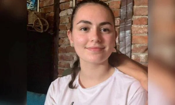 17-jähriges Kosovo-Mädchen in Deutschland starb, traf mit dem Auto während der Schule