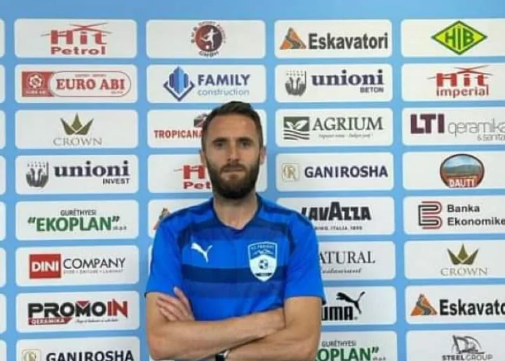 == Weblinks ==== Einzelnachweise == Superliga, beweg den legendären Footballer!
