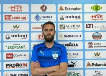 == Weblinks ==== Einzelnachweise == Superliga, beweg den legendären Footballer!