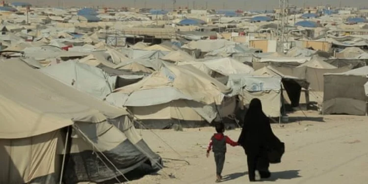 Estrarre 13 donne e bambini albanesi dal campo I SISCHAit in Siria