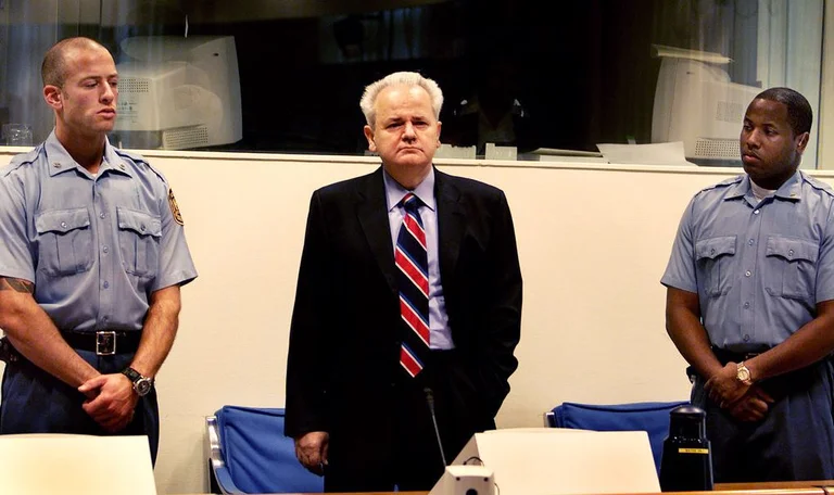 Oggi 23 anni fa, il tribunale dell'Aia accusa Slobodan Milosevic