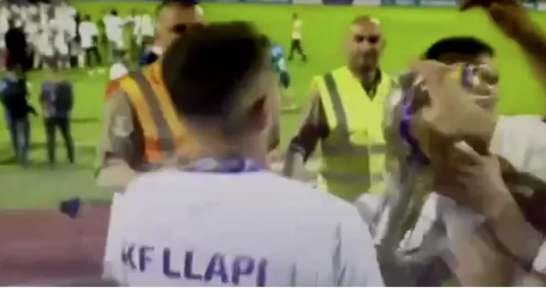 Funny moment when some lyapyan fans almost take the cup from the captain of the team