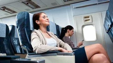 Before traveling, learn six strange things that happen to your body on a plane