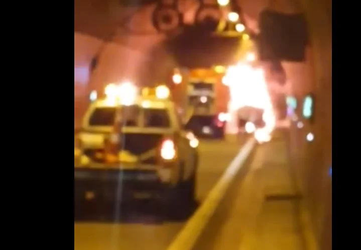 A car is involved in fire in the Calimash tunnel