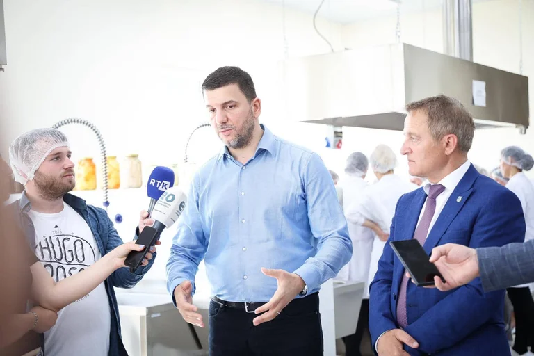 Memli Krasniqi invite Albin Kurti à soutenir les fabriques de desserts du Kosovo, pas celles de Suisse