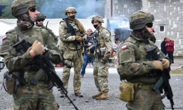 Le gouvernement allemand lance la poursuite de la mission militaire du Kosovo