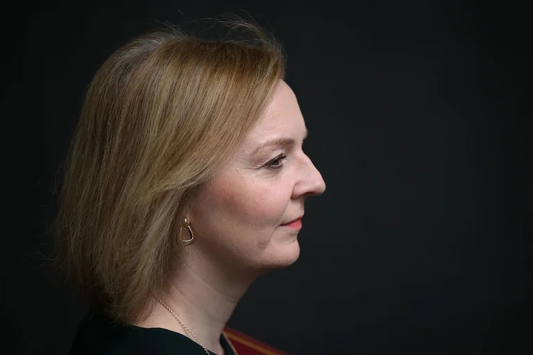Le ministre britannique des Affaires étrangères en Bosnie demain : Nous devons nous assurer que Poutine sort des perdants de guerre.