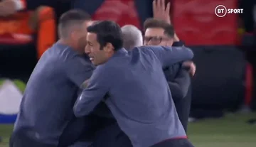 Der Moment, in dem Rom Weltmeister U n EFA Konferenz Lague im Air Albania Stadium verkündet wird