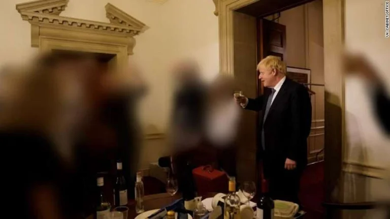 Charges du personnel, abus de nettoyeurs: Détails de la soirée de Johnson au premier ministre pendant COVID-19