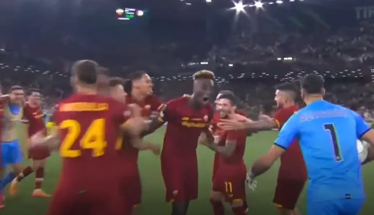 “Merr flakë Air Albania” – Roma kampioni i Conference League në mes Tiranës