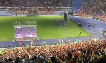 Tirana Stadium nicht fangen sie, Rom Fans beobachten das Spiel von der großen Bildschirm in Italien