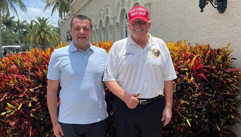 Votre Eminence Devolli rencontre Donald Trump.