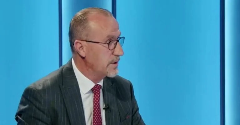 Albin Kurti a parlé de moi à ses adjoints.