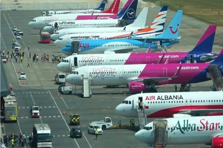Brèves records de vol à l'aéroport de Rinas, dernière cause de la Ligue de conférences