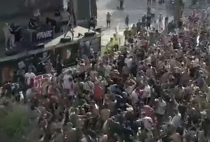 Frightening view, Dutch fans head to Air Albania Stadium;