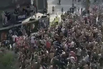 Frightening view, Dutch fans head to Air Albania Stadium;