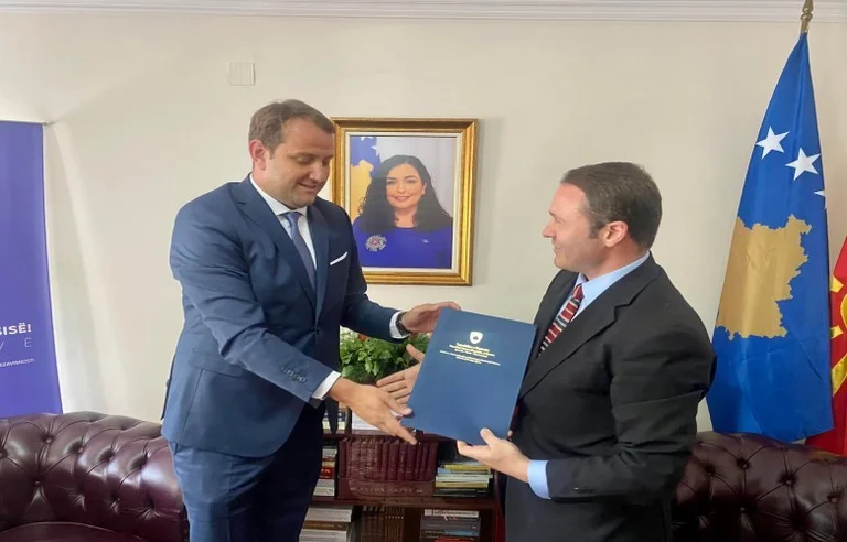 Florian Qehaja Ambassadeur du Kosovo dans le nord de la Macédoine, Princeton remet son devoir