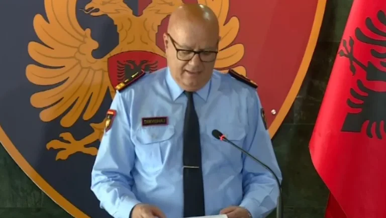 albanische Polizei kommt mit Appellen an alle Einheimischen in Albanien: Geben Sie ihnen keinen Alkohol.