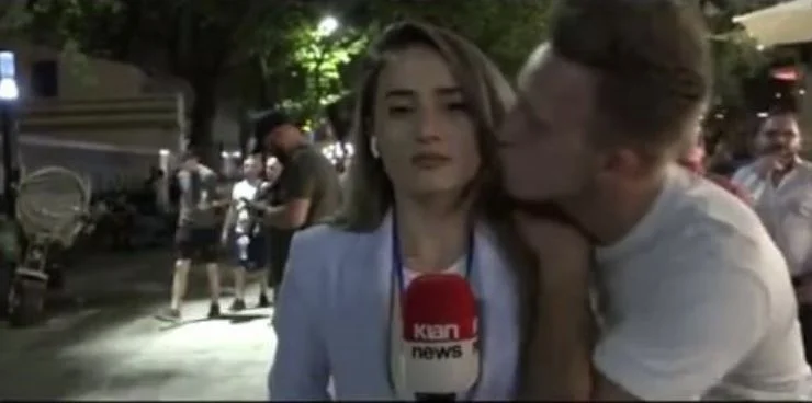 Happens again another fan kiss the journalist in Tirana