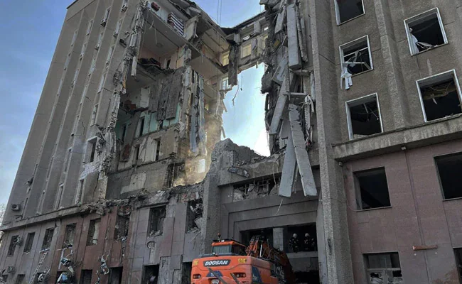 At least 14 killed in Luhansk and Donnetsk