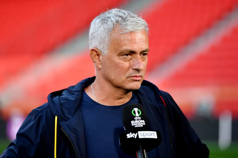 Mourinho parle aux médias albanais : gagner demain