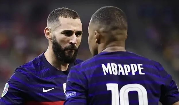 Benzema spiega la foto di Tupac, era per Mbarpe?