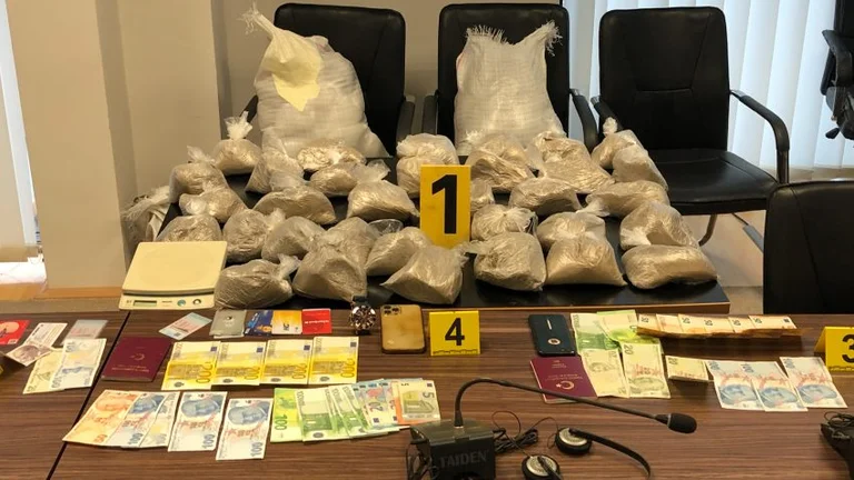 Noms de 15 personnes arrêtées pour 73 kg de drogue à Ferizaj