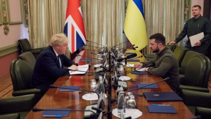 Zelensky au téléphone avec Johnson, c'est ce dont ils ont parlé.