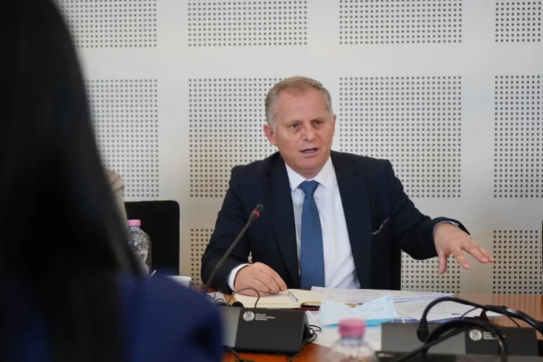 Bislimi rend compte aujourd'hui à la Commission des affaires étrangères pour le dialogue avec la Serbie