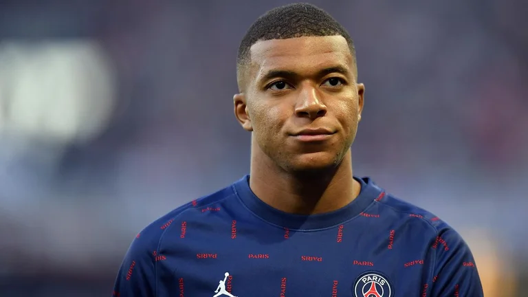 It says Romano: Paris is preparing official announcement for Mbape