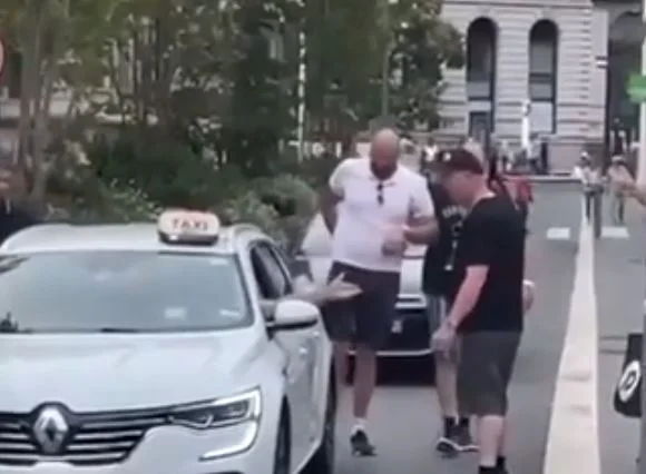 Tyson Fury si arrabbia. Un tassista non lo farà entrare, lo insegue.