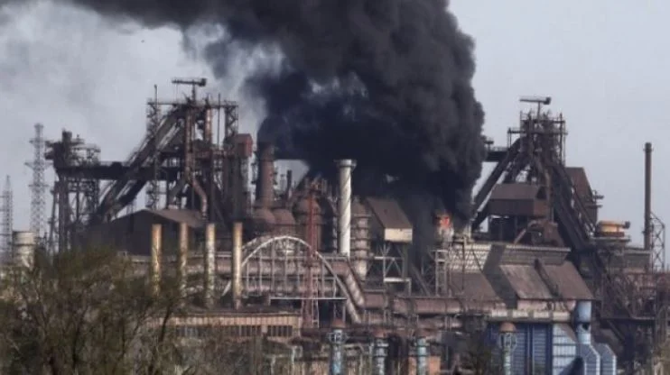 I russi dicono di aver preso il controllo della pianta d'acciaio Azovstal