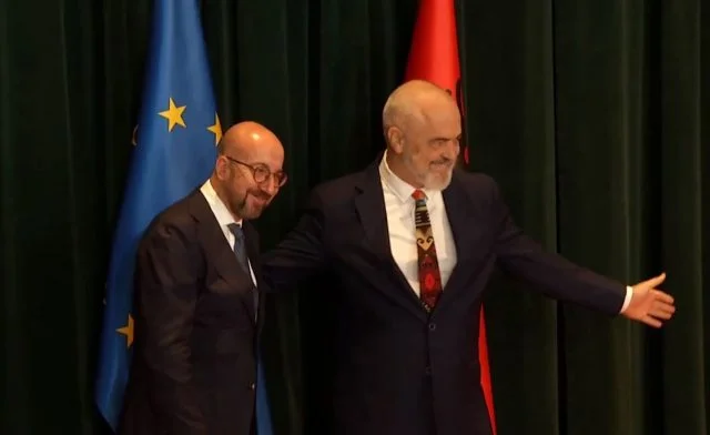 Le président du Conseil européen Charles Michel arrive à Tirana, attendu par le premier ministre Rama